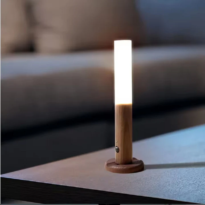 Luminária Portátil Recarregável com Sensor